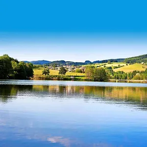camping-le-lac-des-sapins.hotels-rhonealpes.com/